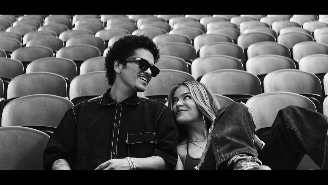 Toto spojenie ťa dostane: KAROL G a Bruno Mars v novom klipe "Still"