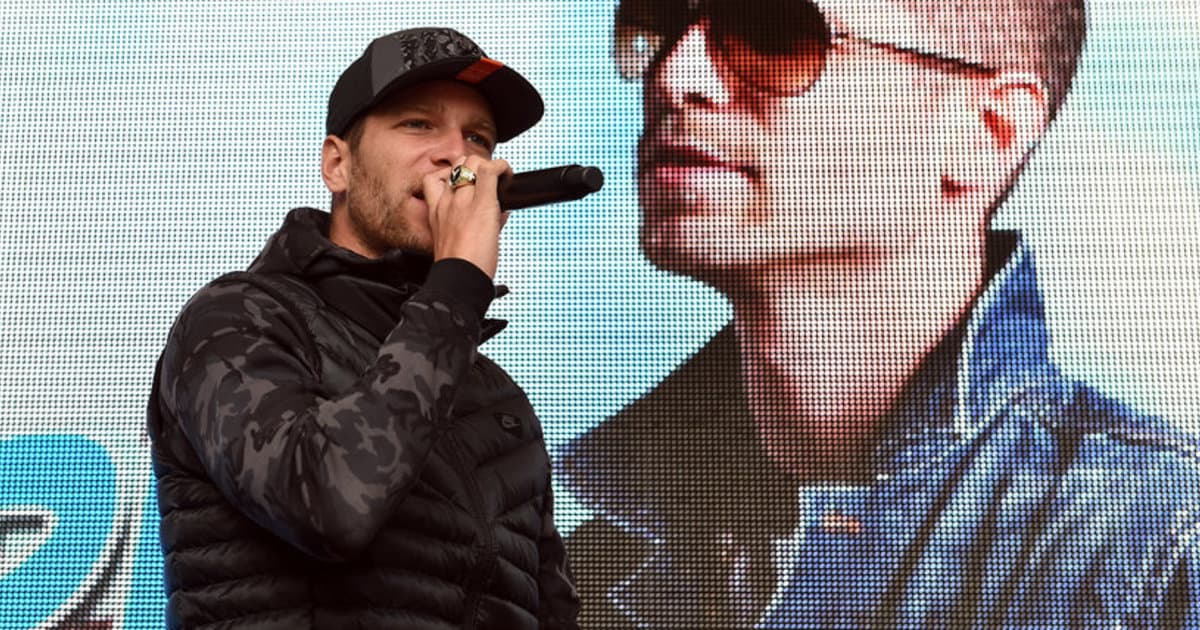 Majk Spirit sa tiež obul do politikov. Zverejnil song "Chceme Pravdu"