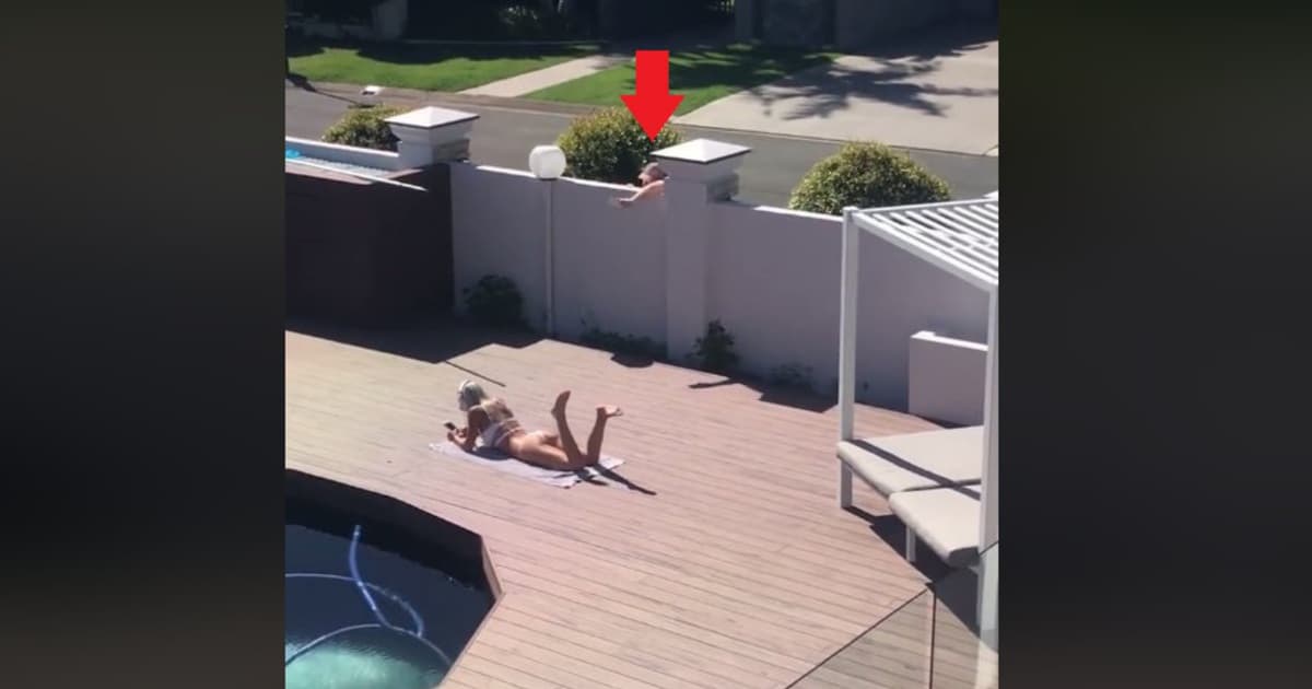 VIDEO: Všimol si, že jeho frajerku si niekto tajne fotí. Tak sa za ním rozbehol.