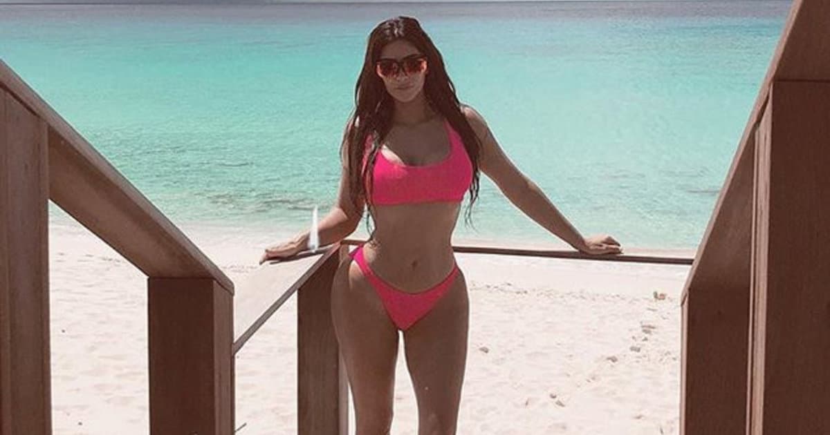 Kim Kardashian zverejnila fotku z dovolenky. Ľudia si opäť všimli zlý photoshop!