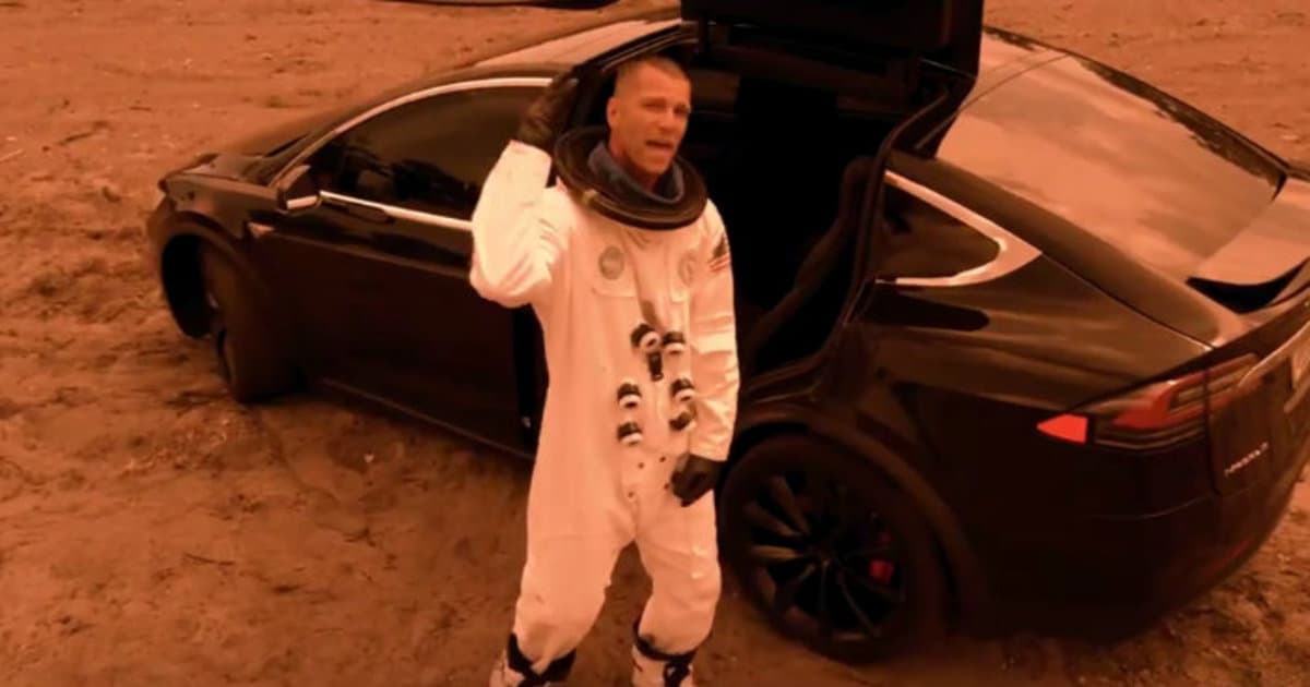 Majk Spirit chce zomrieť na Marse. Sleduj jeho novinku „Starboy“