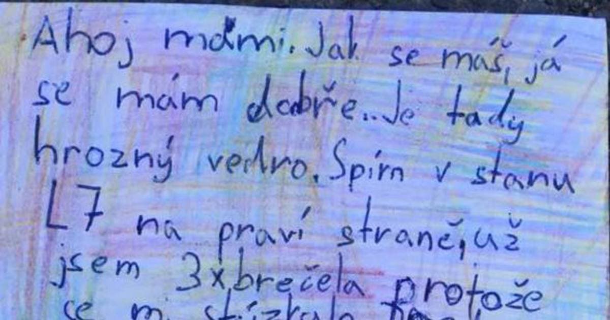 České dievčatko píše list z tábora. Hľadá sa maminka!