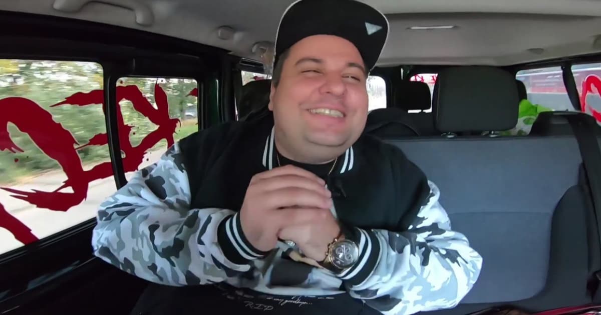 Ako šoféruje Veľmajster Jerry? Nijako, má vlastného šoféra!