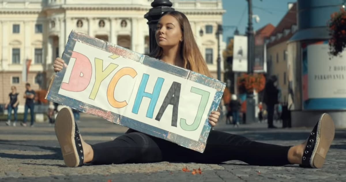 „Dýchaj, nikto z nás nie je dokonalý!“ spieva SIMA vo svojej novej skladbe