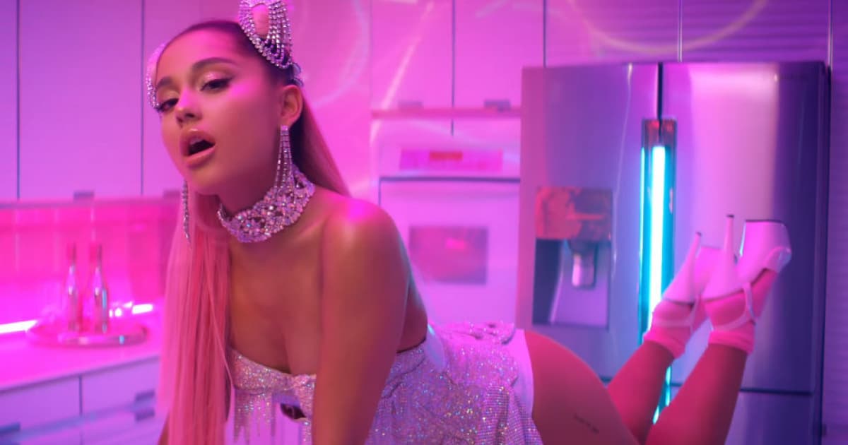Ariana Grande opäť vytiahla svoje zbrane. Sleduj jej nový klip!