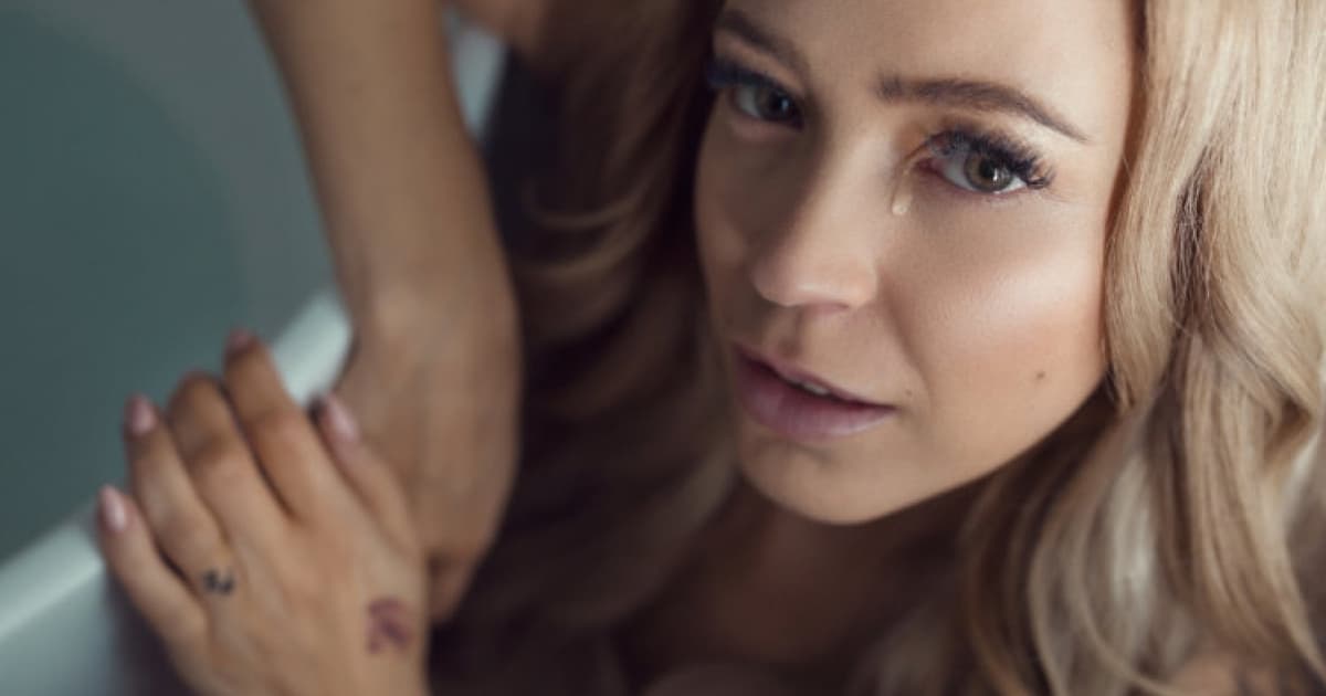 Dominika Mirgová vydáva nový videoklip „Vzduch“, ktorý je o zakázanej láske