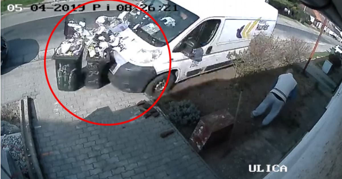 Kuriér Slovenskej pošty sa rozhodol takto z chodníka „upratať“ smetiaky