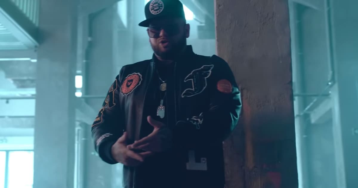 Kali odkazuje v novinke každému závistlivcovi: „Ja sa na tom bavím!“