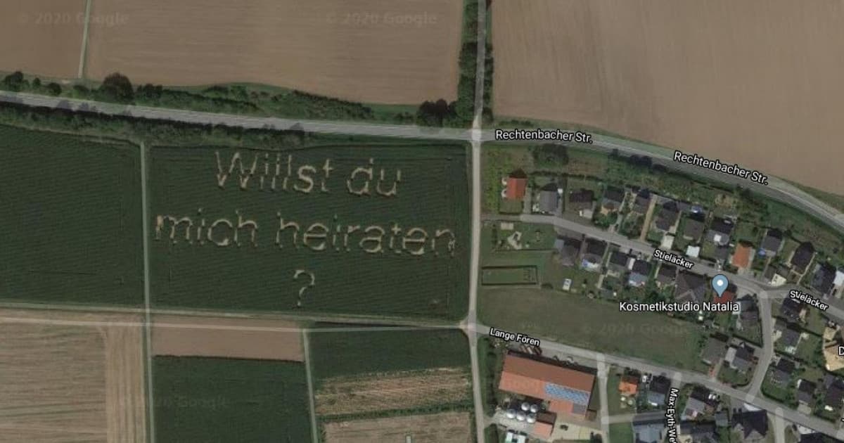 Farmár požiadal svoju priateľku o ruku tak veľkolepo, že to vidieť aj na satelitných snímkach Google Maps