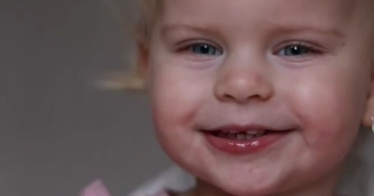 Ako sa malá Zinka učí rozprávať. Dnes bolo na programe slovo „VYBRAŤ“