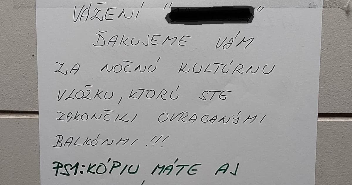 Po Veľkej noci si našli „prekvapenie“ na balkóne. Potom sa objavil tento odkaz