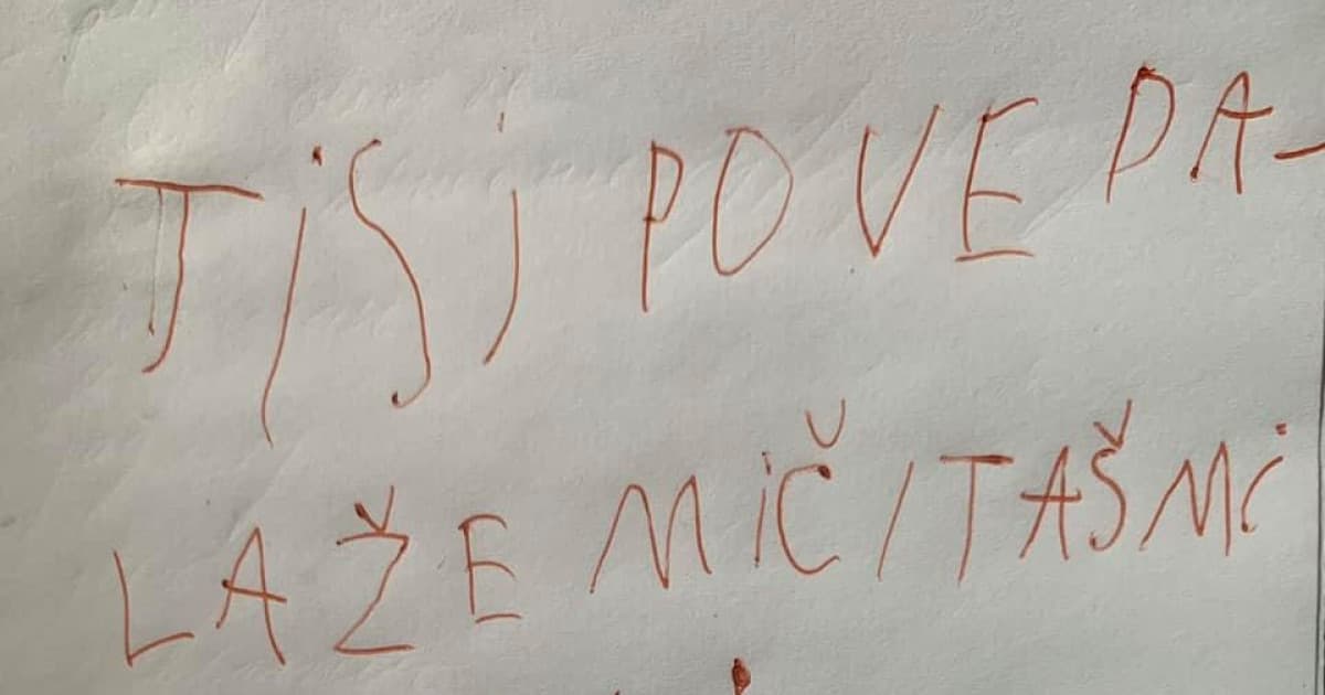 Danin syn nechcel pri domácich úlohách rozprávať. Mal na to pádny dôvod, ktorý napísal mame na lístok