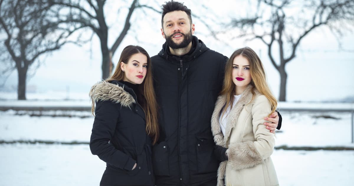 Spoko, frontman kapely Smola a Hrušky, spomína a podporuje rodinu skladbou Na vlnách