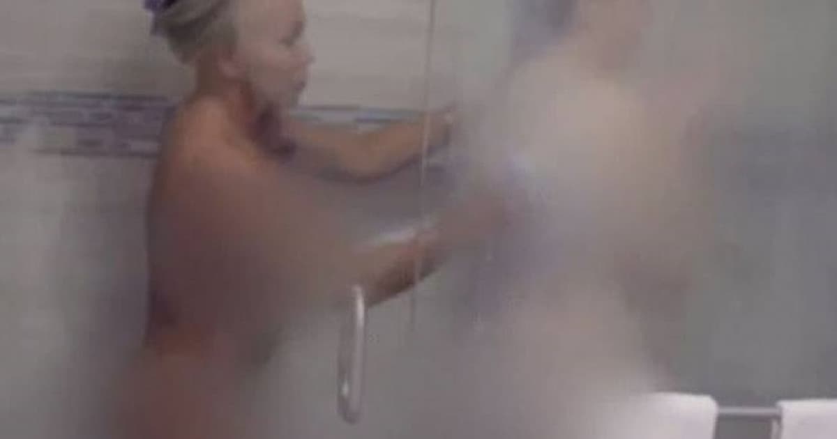 Matka má 55 a dcéra 19 rokov. Každý jeden deň sa spoločne sprchujú!