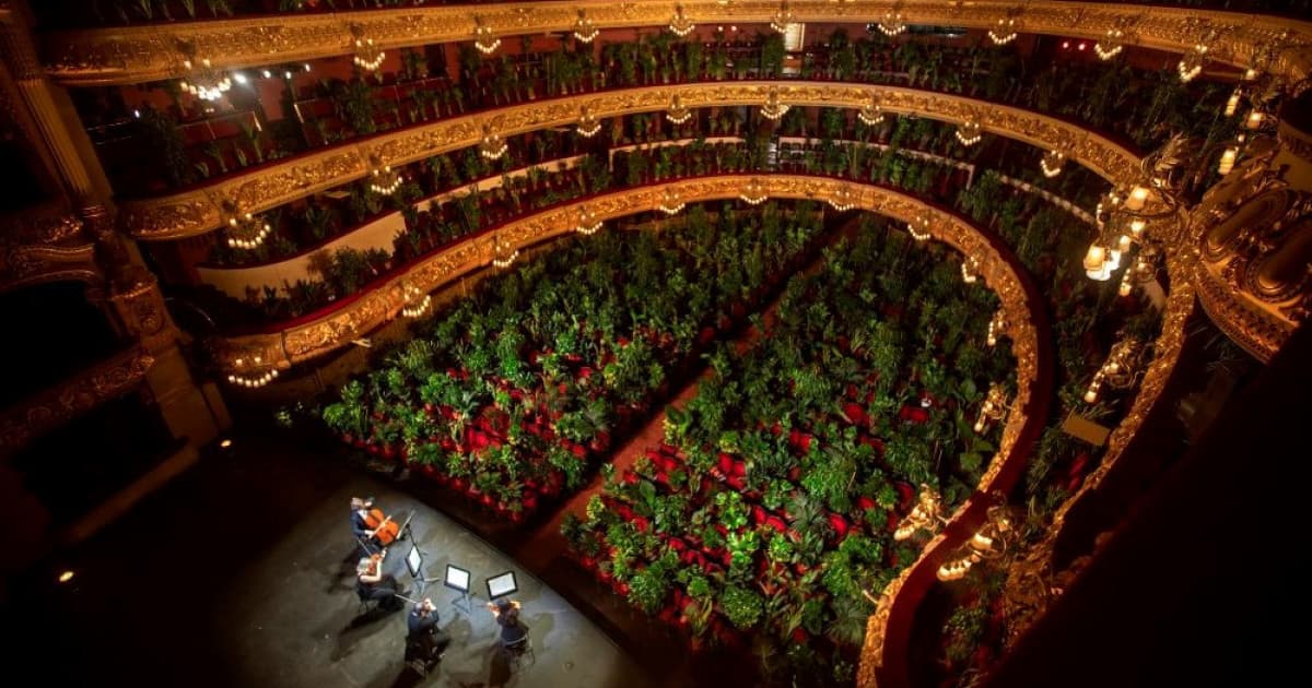 Opera v Barcelone je po korone znovu otvorená. Prvý koncert bol netradičný, v hľadisku sedelo 2300 kvetov