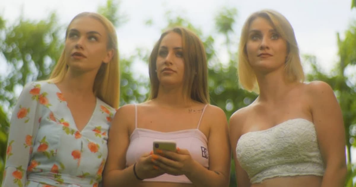 Milovanie v malinách? Známi umelci spojili sily a vznikla letná novinka!