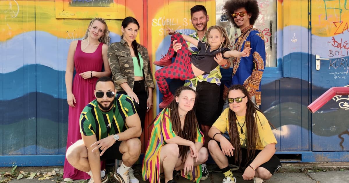 Čistá pozitívna energia. Opak a Veronika Strapková majú leto pod kontrolou!