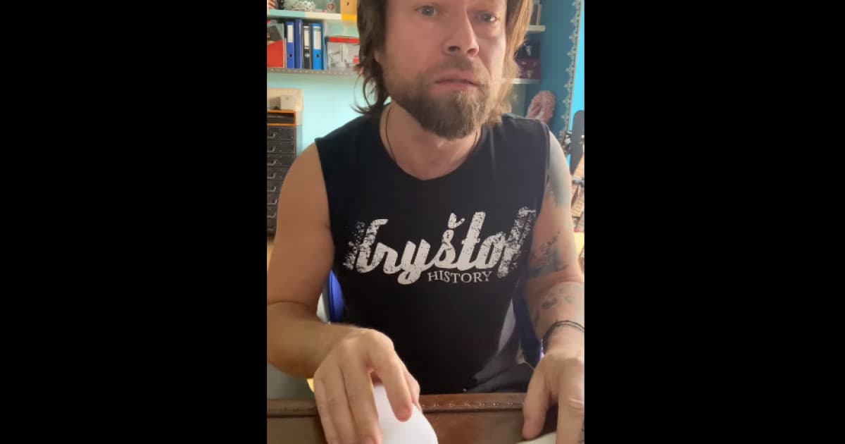 Aké to je, keď "NENAČÍTA"? Spevák z kapely Kryštof ťa pobaví paródiou na známy taliansky hit