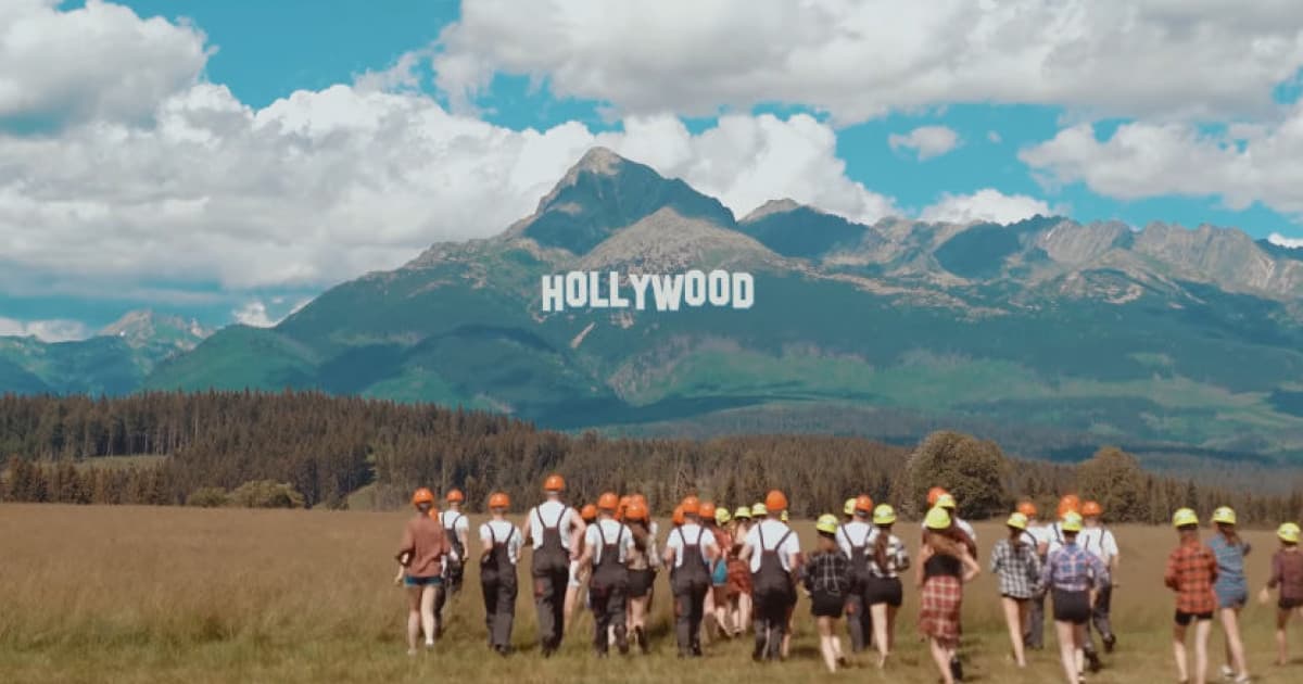 Na Kriváni pribudol veľký nápis Hollywood. Na svedomí ho má kapela Iconito!