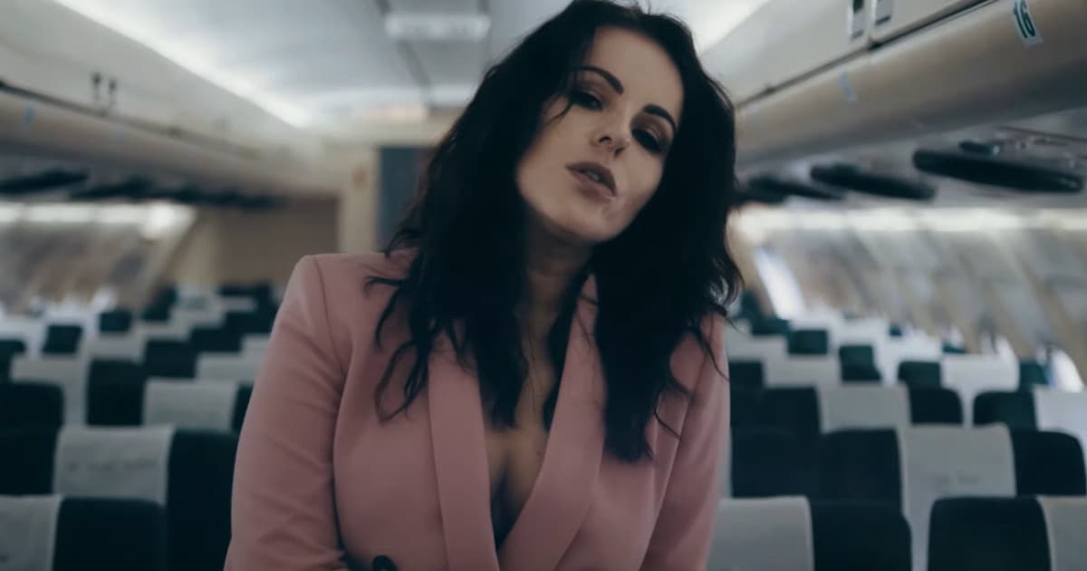 Katka Knechtová má nový duet s českou kapelou. Spoločne vypustili „Planý poplach“