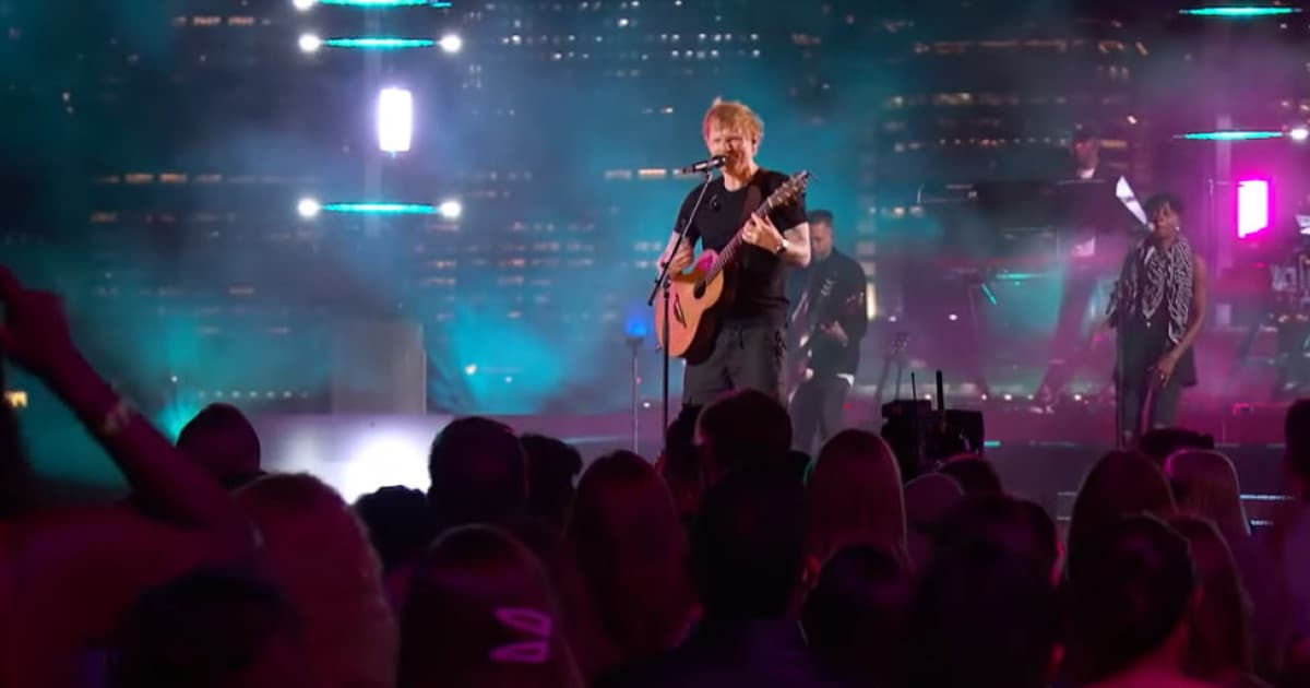 Ed Sheeran zahral naživo novinku „Shivers“. Toto sa oplatí vidieť!
