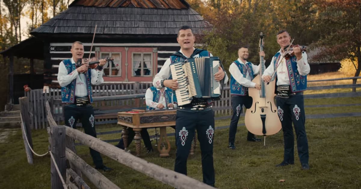 Kollárovci zverejnili prvý videoklip tohto roka k skladbe „V malom domčeku“