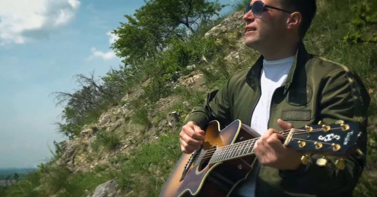 Tomáš Bezdeda zverejnil novú skladbu, fanúšičky sú nadšené!