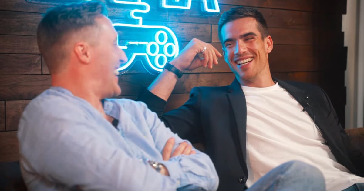 Adam Bardy v novej #lvllama: "V 15-tich mi zrástlo obočie. Nakoniec mi pomohli v záhradníctve"