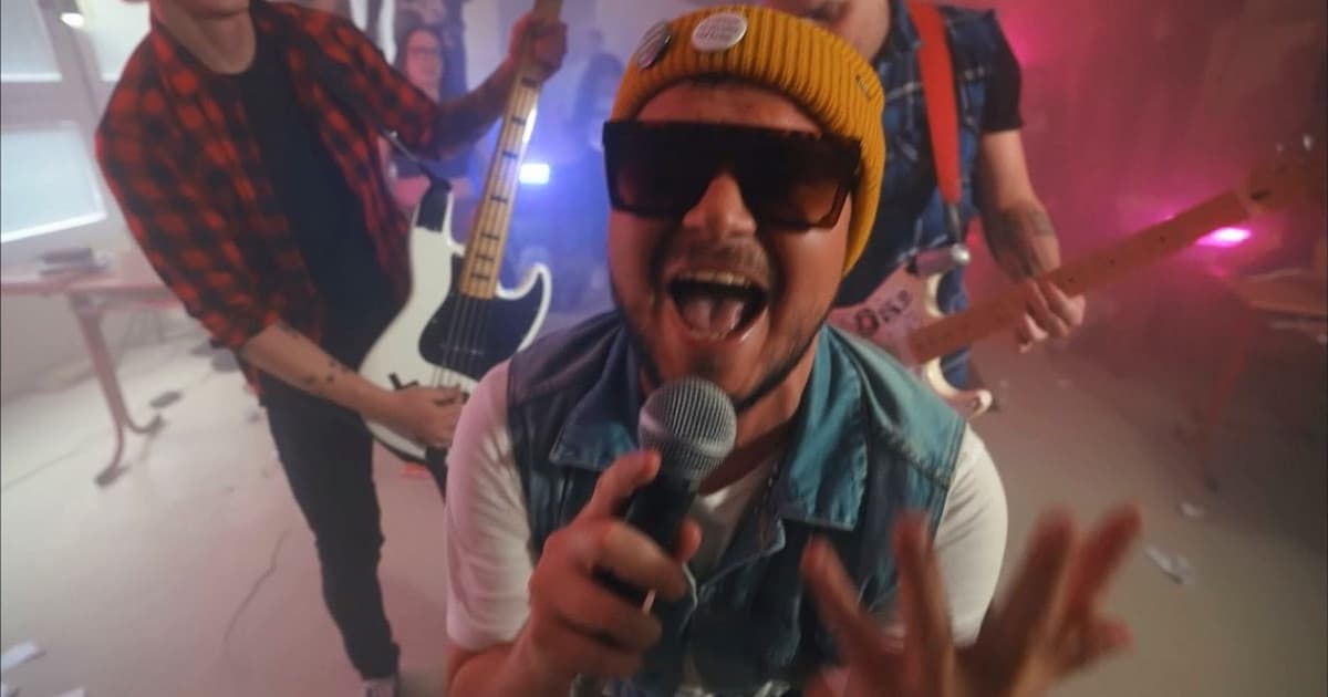 Banskobystrická kapela Rock Reunion, ktorej spevák spieval na pódiu s GREEN DAY, prichádza s novinkou Anežka