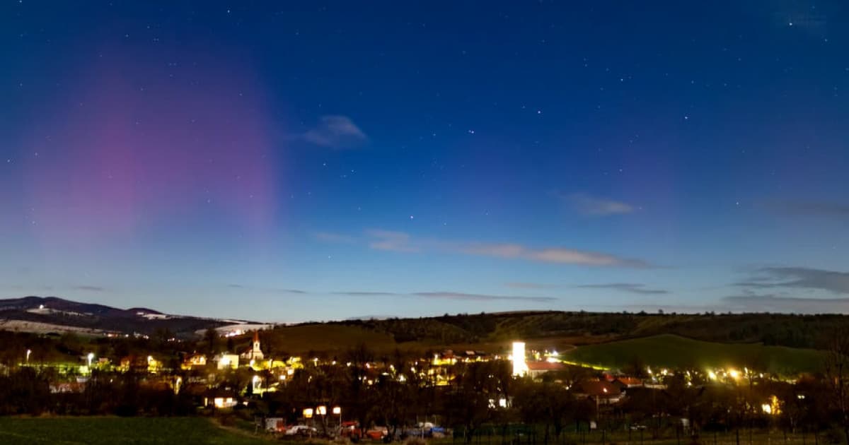Polárna žiara nad Slovenskom. Pozri si tento fascinujúci moment!