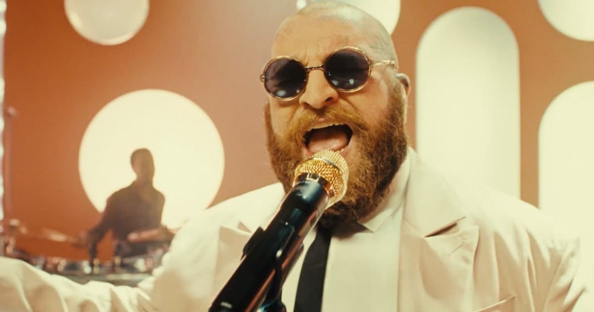 Teddy Swims zverejnil svoju novú skladbu. Ten jeho hlas!