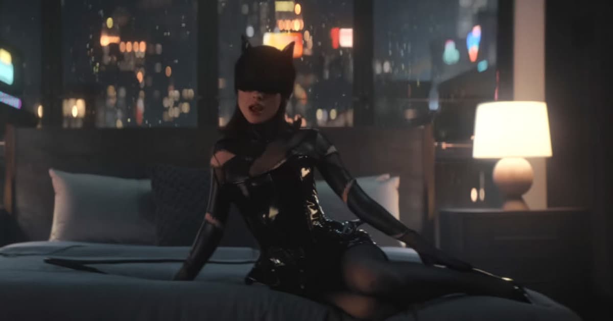 Ariana Grande sa v novom klipe premenila na Catwoman