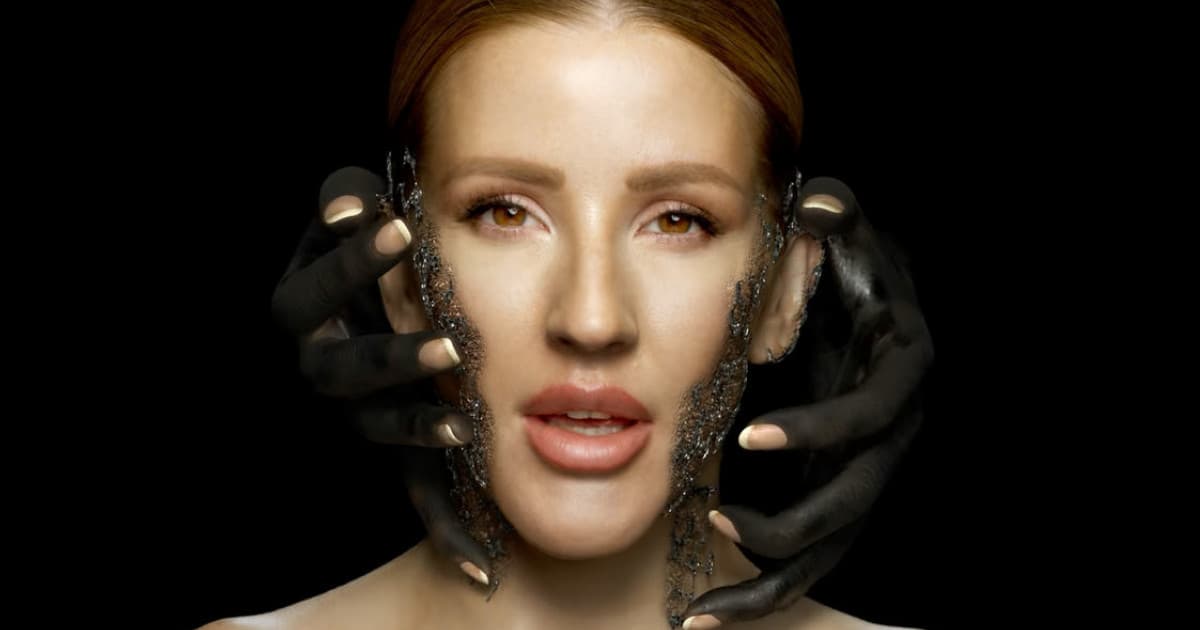 Ellie Goulding sa pripomína novou skladbou „Hypnotized“
