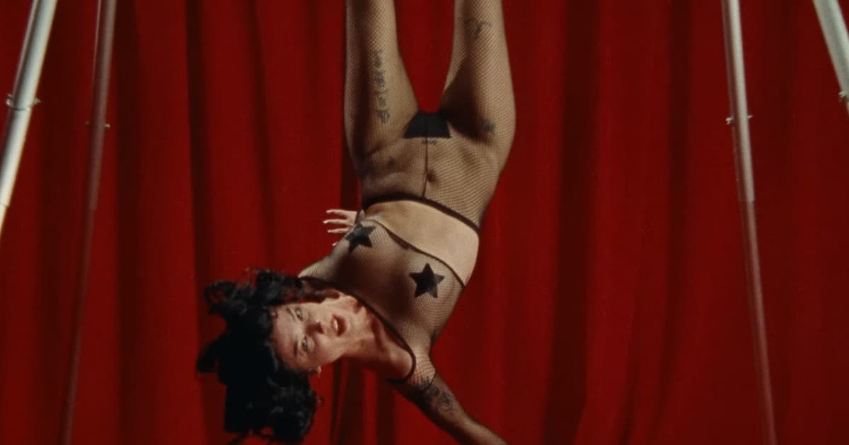 Halsey provokuje novým videoklipom k skladbe „Safeword“