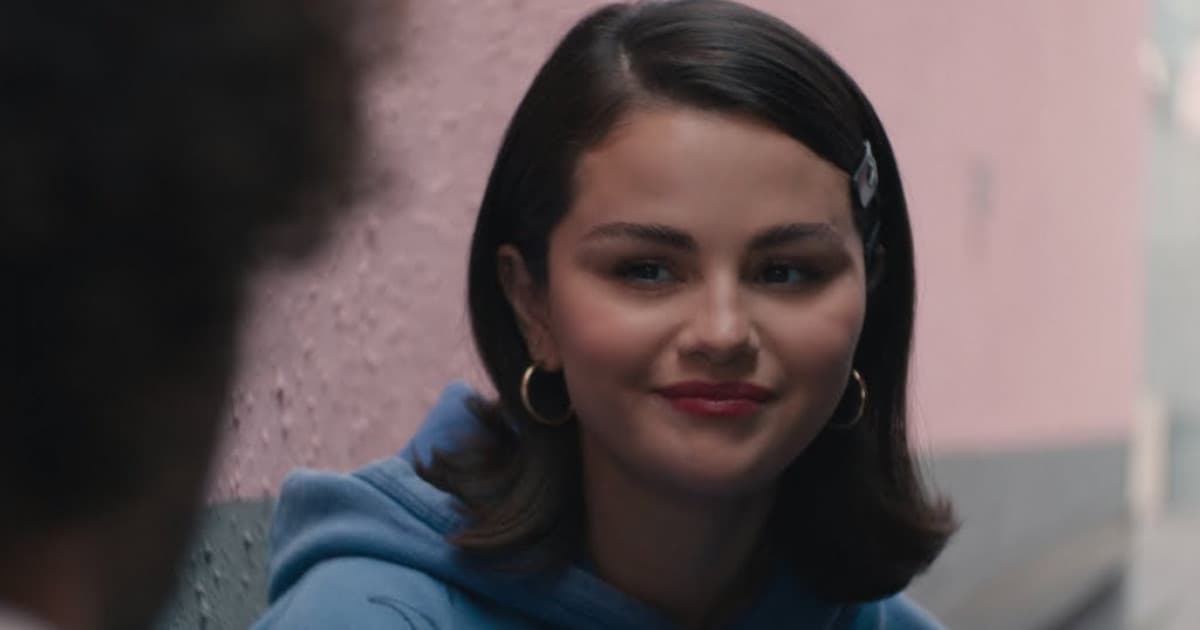 Selena Gomez spomína na minulosť v novom klipe s Benny Blancom