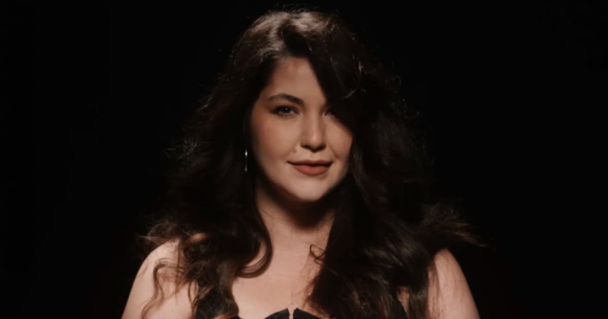 Jemná intimita medzi mužom a ženou v novinke od Celeste Buckingham