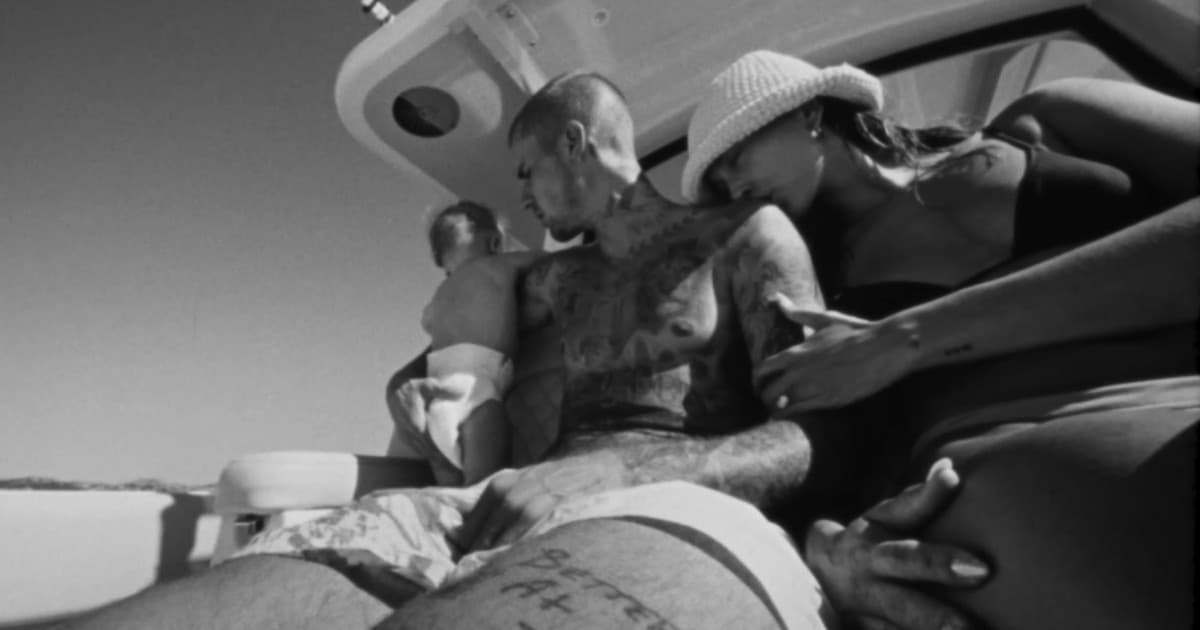 Justin Bieber ukazuje lásku k rodine v novom klipe „YUKON“
