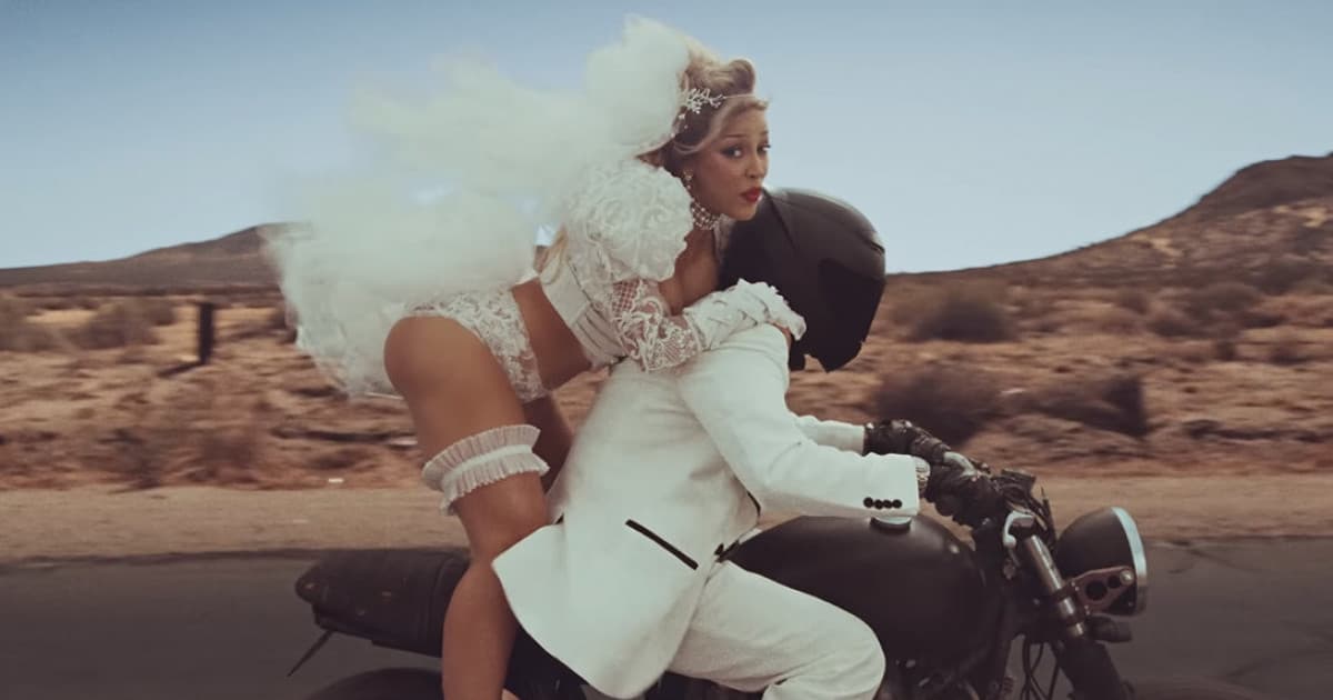 Doja Cat vypustila nový videoklip „Stranger“