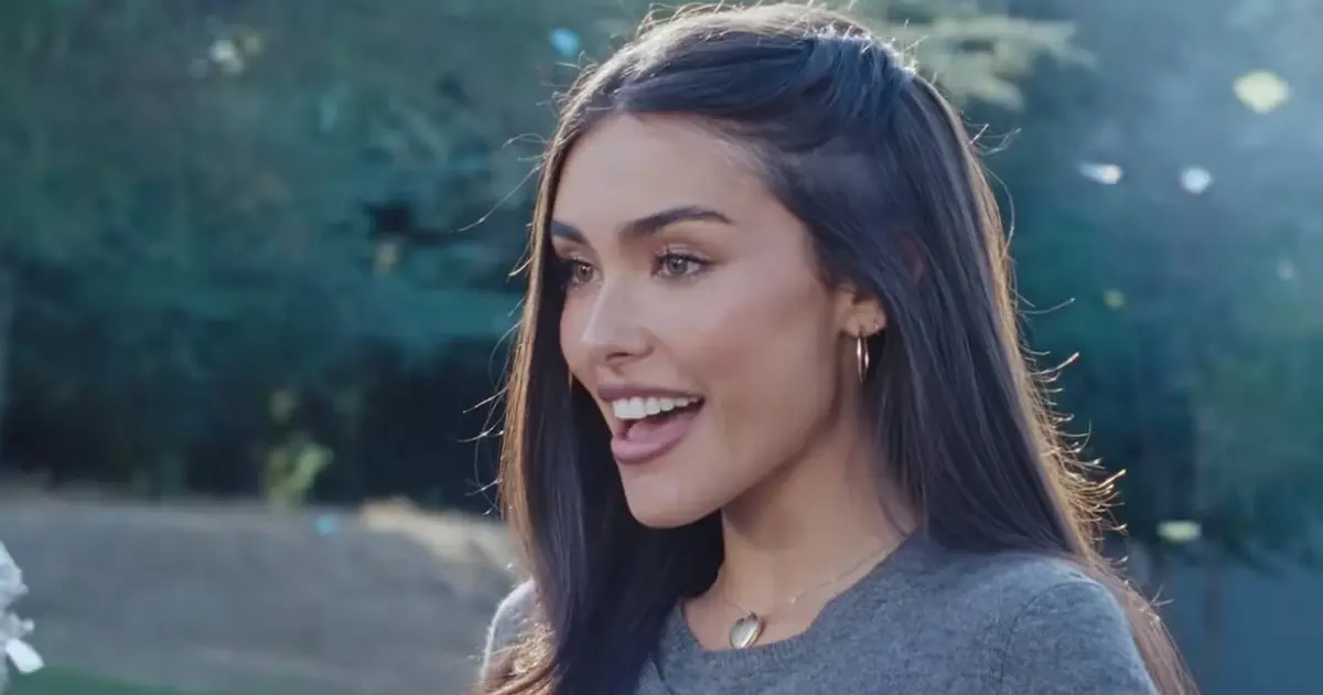 Madison Beer ukazuje zraniteľnosť v novom klipe “bittersweet”