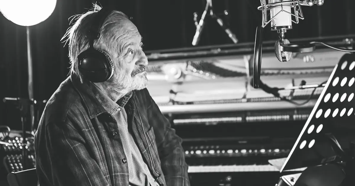 Vyšla dojemná pieseň Milana Lasicu z albumu Básnenie