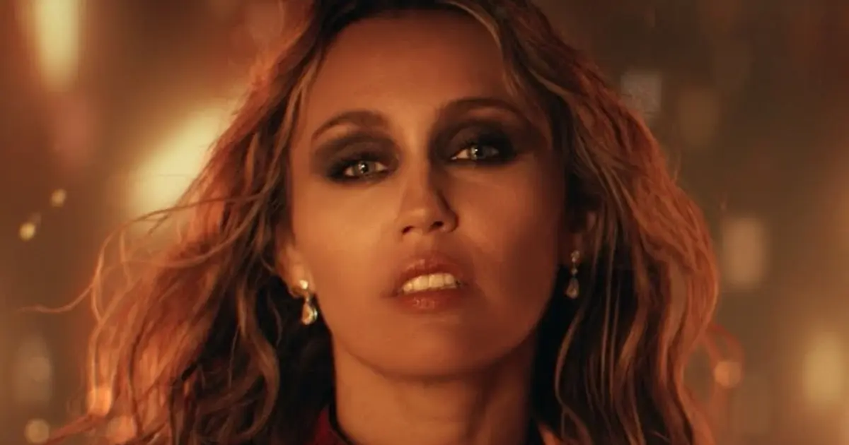 Miley Cyrus vydala oficiálny klip k "Dream As One" z filmu Avatar