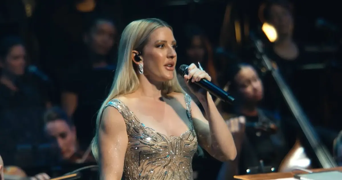 Ellie Goulding dojala fanúšikov – "I Know You Care" z Royal Albert Hall je čistá emócia