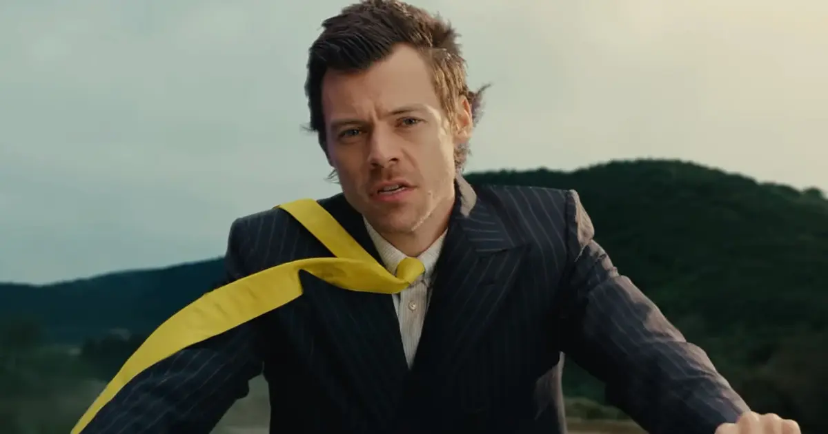 Harry Styles je akčným hrdinom. Pozri si nový klip „American Girls“