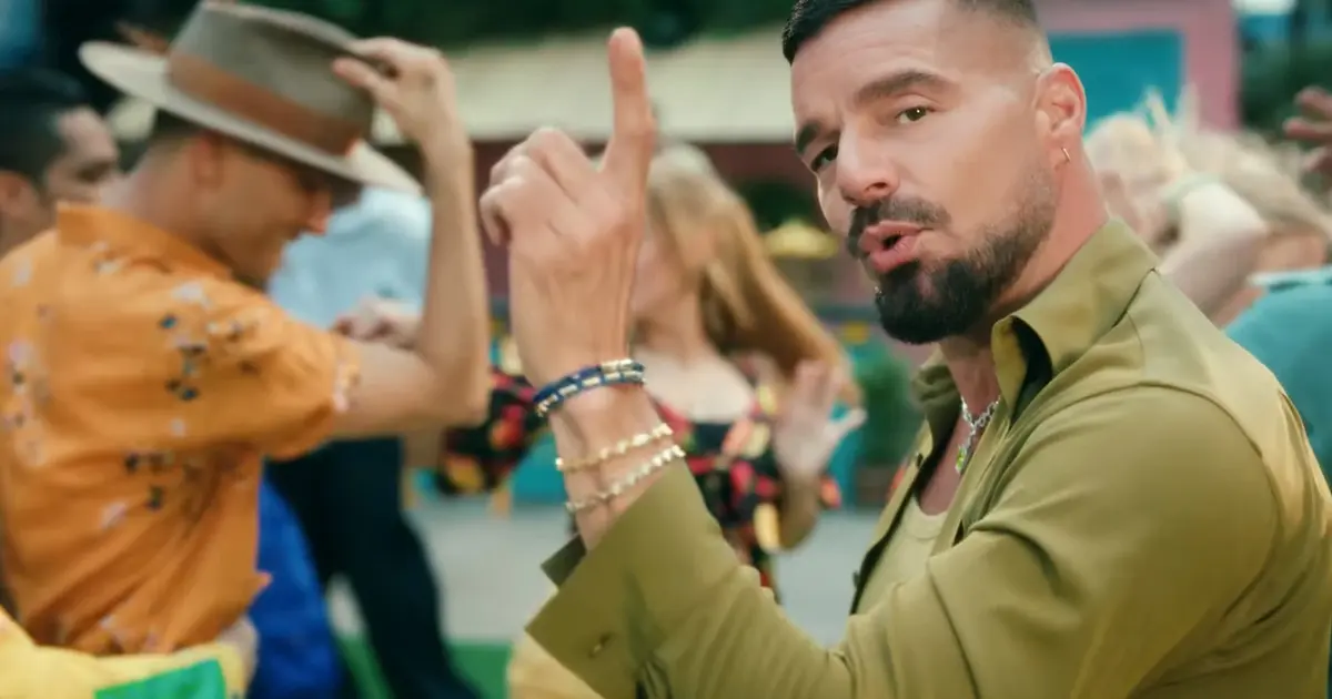 Ricky Martin prerobil svoj legendárny hit na horúcu latino párty