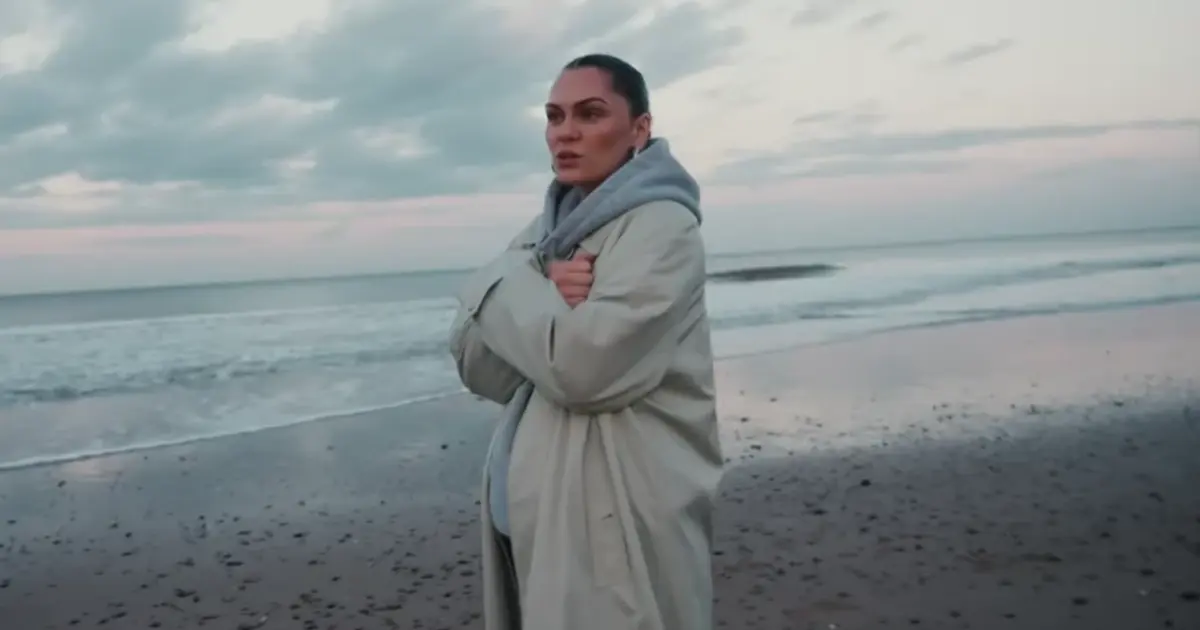 Jessie J ťa dostane na kolená: Novinka „Comes In Waves“ je čistá emócia
