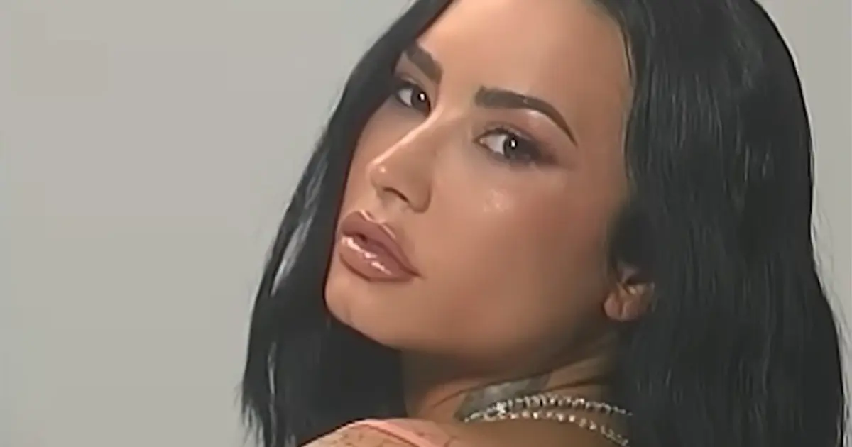 Demi Lovato ide na vlnách nostalgie: „Low Rise Jeans“ je jej nový popový vibe