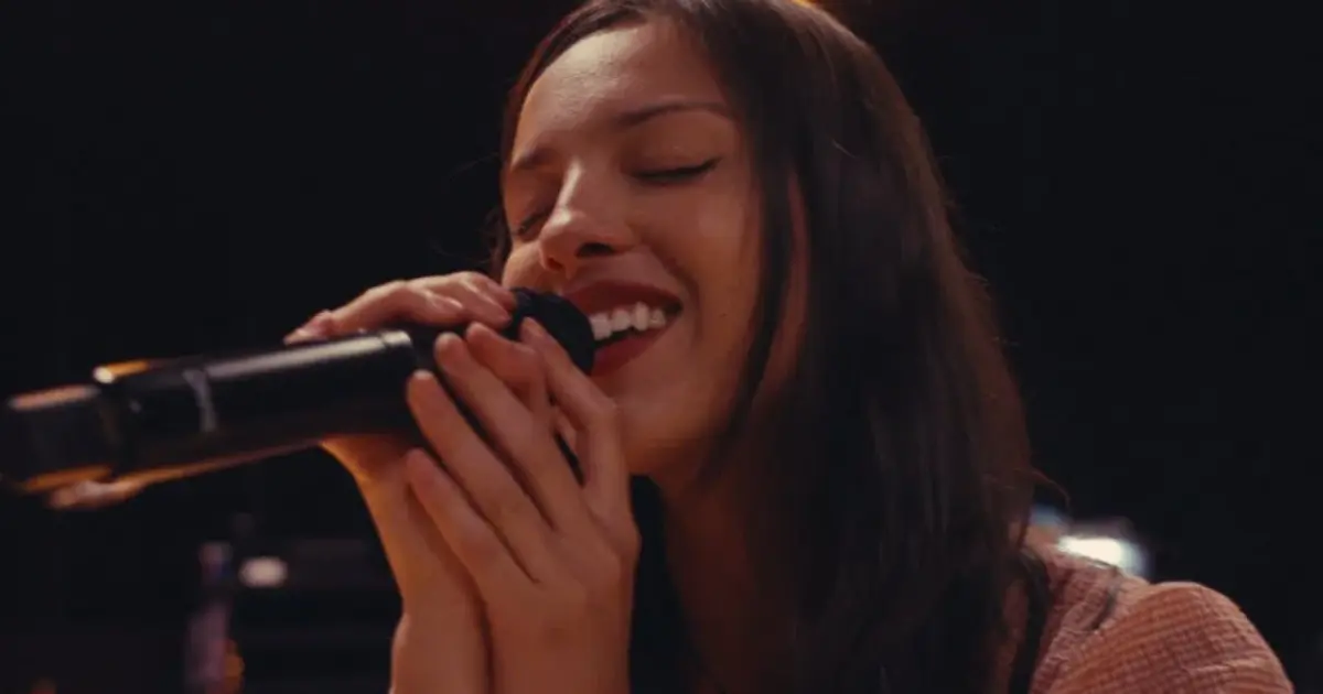 Olivia Rodrigo prichádza s jemnejšou verziou svojho singla. „drop dead"